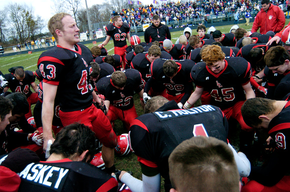 Don Campbell / H-P staff
Lakeshore's Mike Solak (43) leads his team in prayer after the Lancer's 42-38 Divison III Regional Final loss to Caledonia Saturday, November 11, 2006, at Lakeshore High Schoo