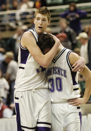 Don Campbell / H-P staff
Lawrence's Shayne Whittington (32) and Lee Cammire (30) react to their loss to Detroit City, Thursday, March 13, 2008, at the Bresling Center in East Lansing.