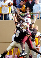 Don Campbell / H-P staff
WMU's Kennard Banks (6) and CMU's Obed Cetoute (88) battle for control of a pass during the first half, Saturday, November 12, 2005, at Waldo Stadium in Kalamazoo. Cetoute wou