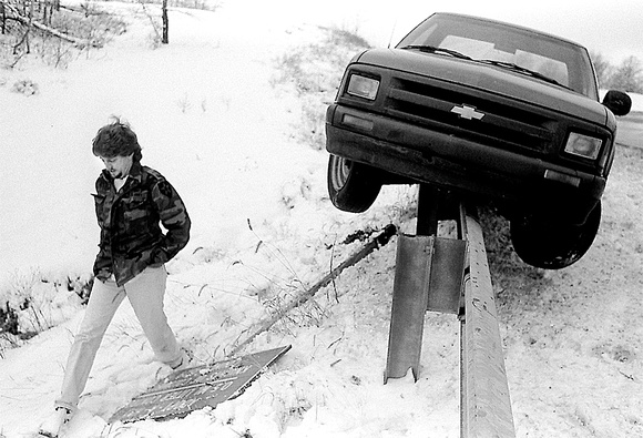 DON CAMPBELL/Missourian
Jim Augustinsky walks away from his 1994 Cheverolet pick-up, which slid onto a guardrail Thursday, along Stadium Boulevard, near the MKT Trail entrance. Augustinsky moved to Mi